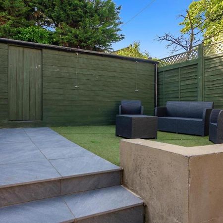 Onsitestays - Tranquil 2 Bedroom Apartment With Large Kitchen, Private Garden Near Wimbledon Station Londra Exterior foto