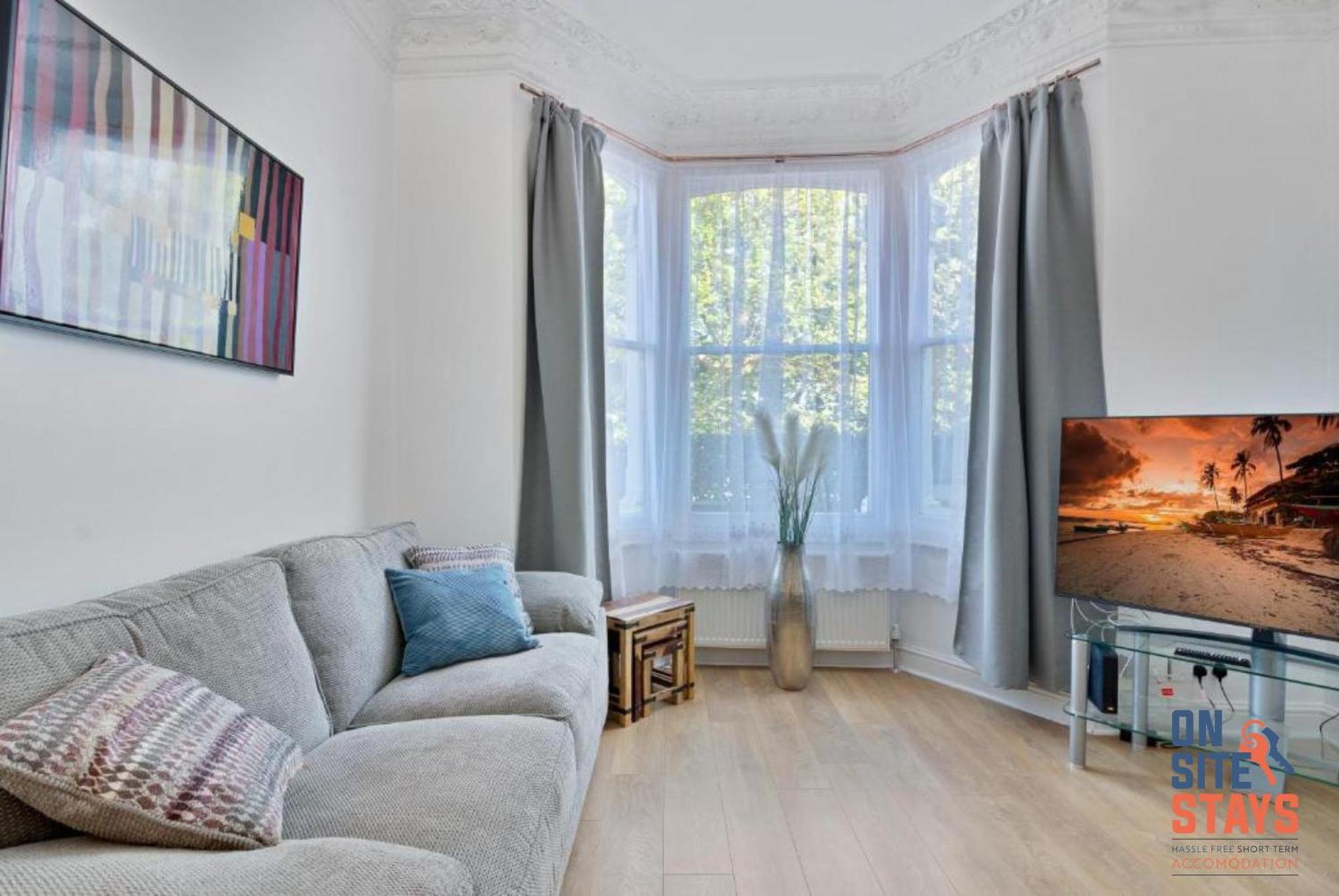 Onsitestays - Tranquil 2 Bedroom Apartment With Large Kitchen, Private Garden Near Wimbledon Station Londra Exterior foto