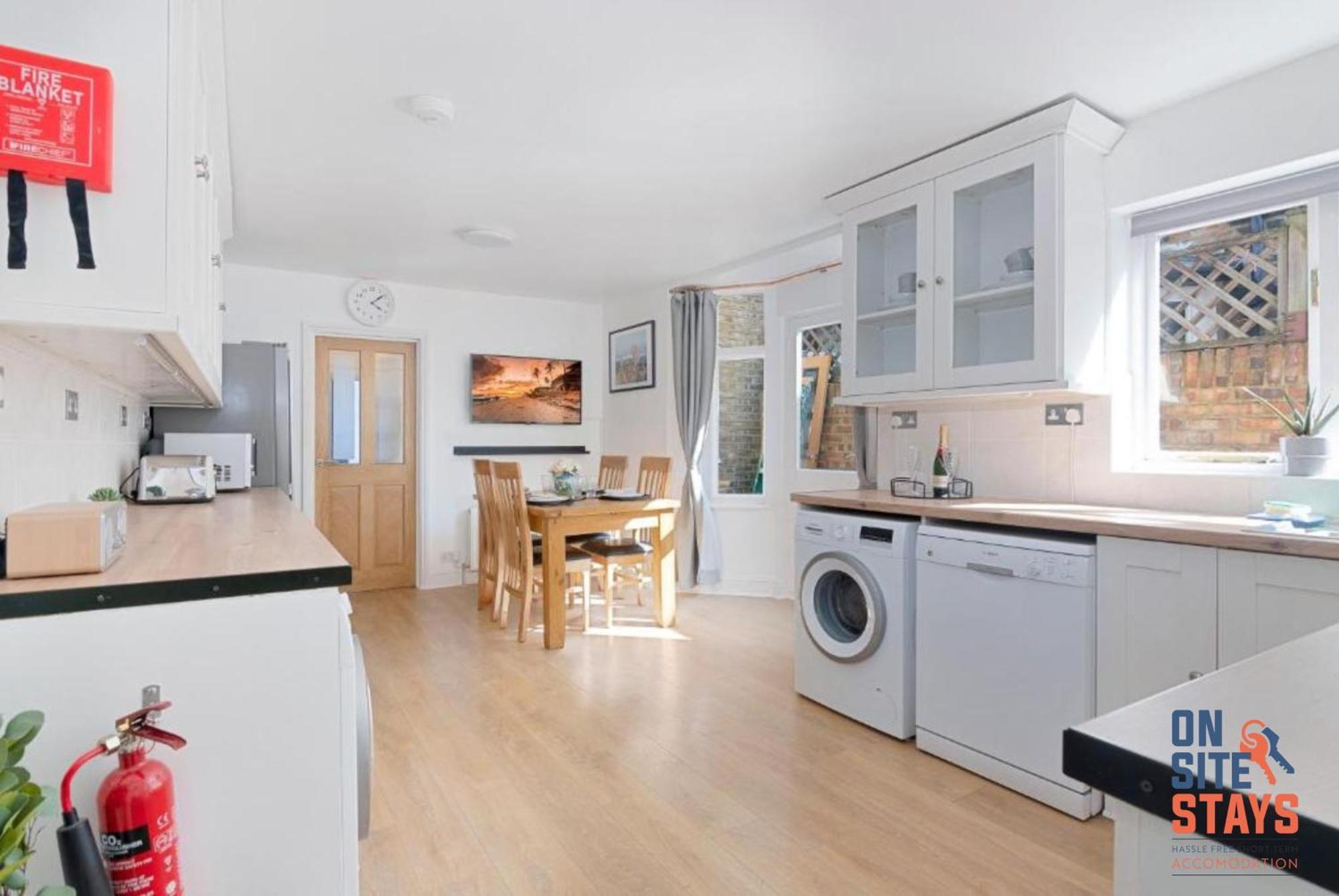 Onsitestays - Tranquil 2 Bedroom Apartment With Large Kitchen, Private Garden Near Wimbledon Station Londra Exterior foto
