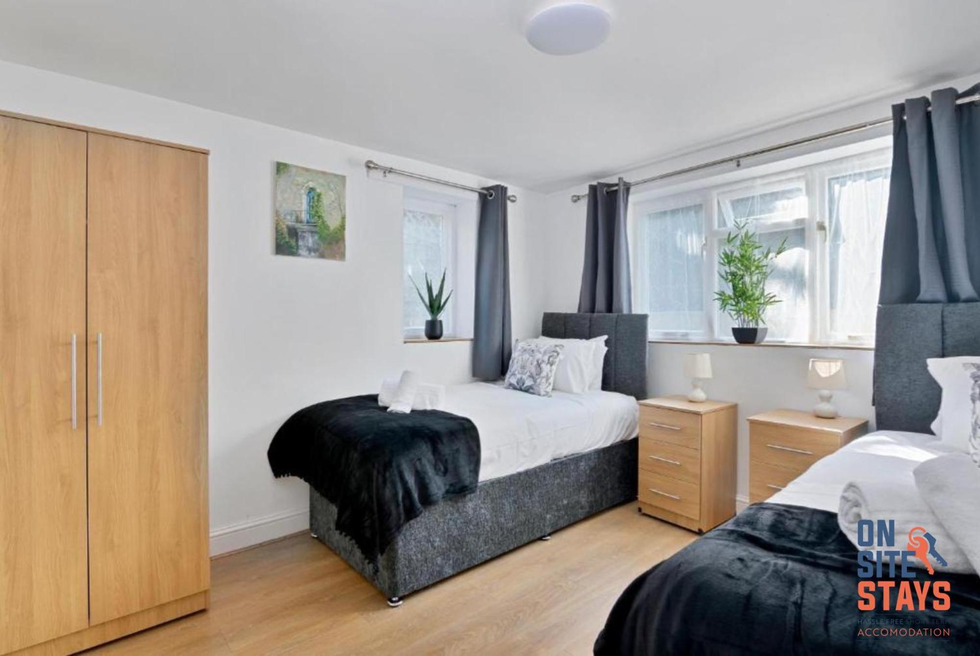 Onsitestays - Tranquil 2 Bedroom Apartment With Large Kitchen, Private Garden Near Wimbledon Station Londra Exterior foto