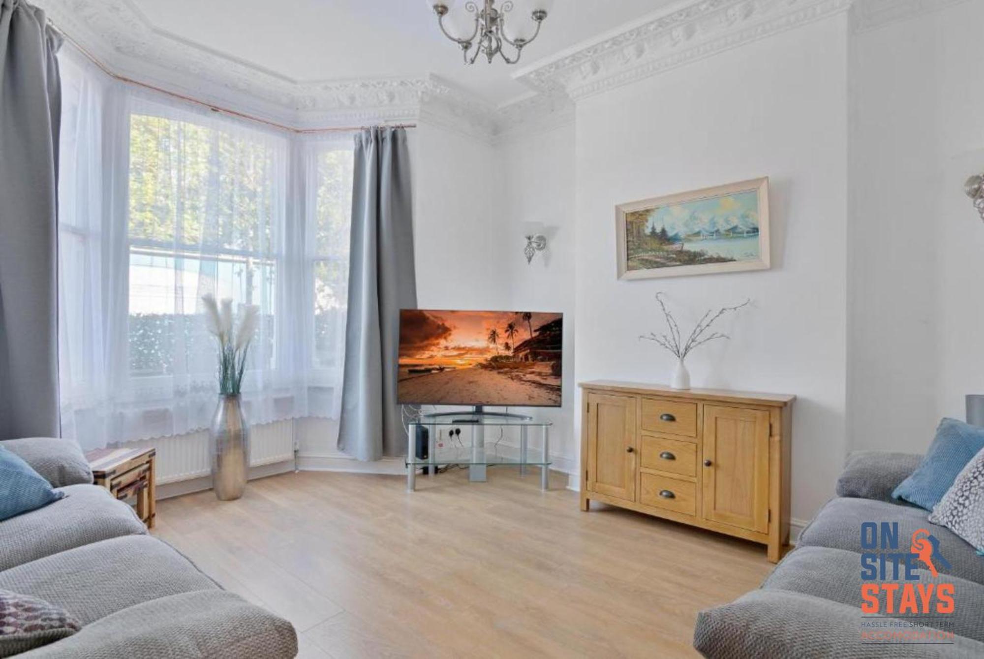Onsitestays - Tranquil 2 Bedroom Apartment With Large Kitchen, Private Garden Near Wimbledon Station Londra Exterior foto