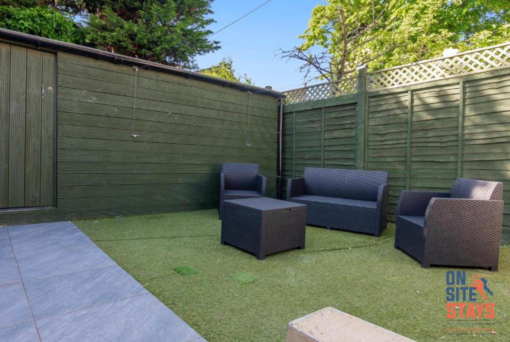 Onsitestays - Tranquil 2 Bedroom Apartment With Large Kitchen, Private Garden Near Wimbledon Station Londra Exterior foto