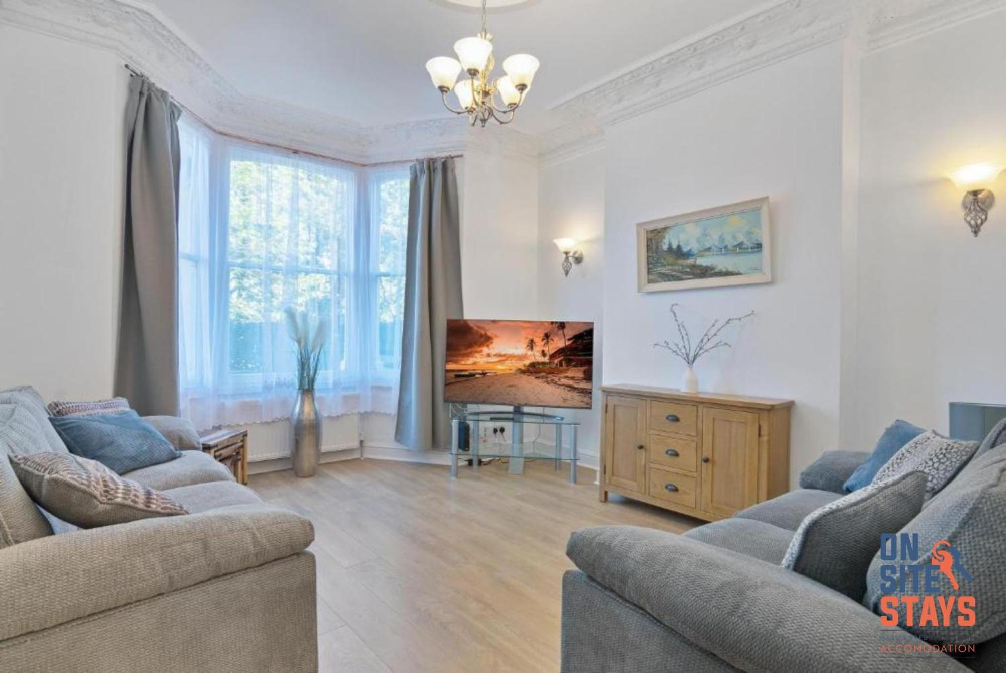 Onsitestays - Tranquil 2 Bedroom Apartment With Large Kitchen, Private Garden Near Wimbledon Station Londra Exterior foto