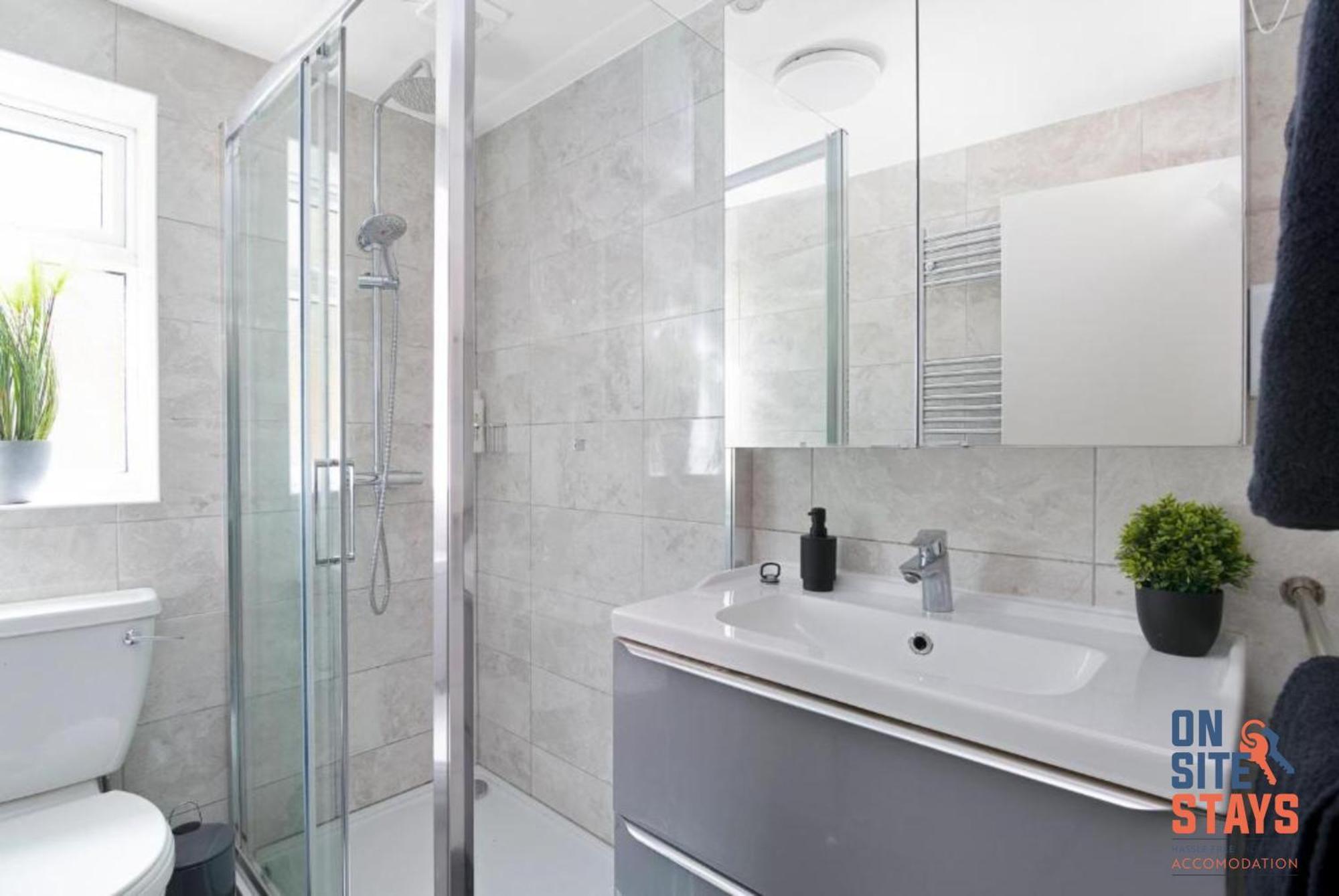 Onsitestays - Tranquil 2 Bedroom Apartment With Large Kitchen, Private Garden Near Wimbledon Station Londra Exterior foto
