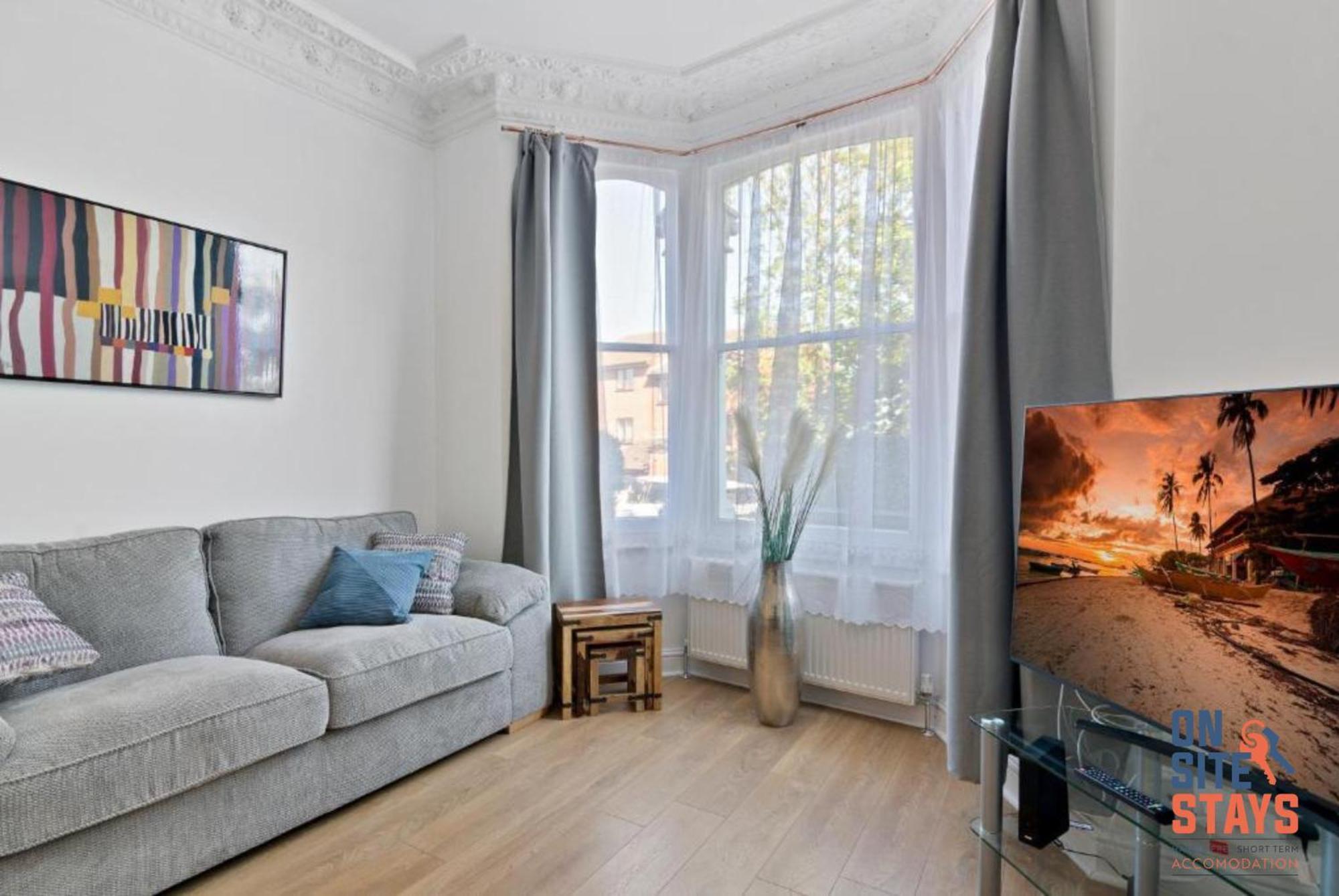 Onsitestays - Tranquil 2 Bedroom Apartment With Large Kitchen, Private Garden Near Wimbledon Station Londra Exterior foto