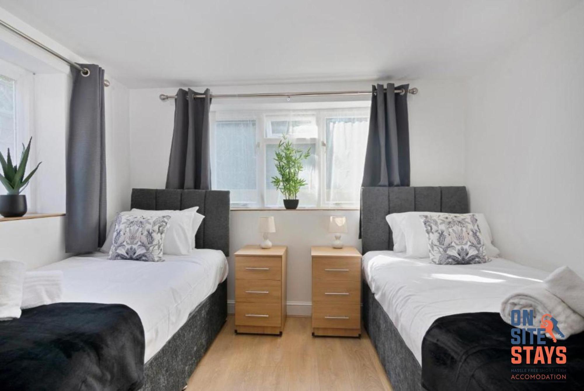 Onsitestays - Tranquil 2 Bedroom Apartment With Large Kitchen, Private Garden Near Wimbledon Station Londra Exterior foto