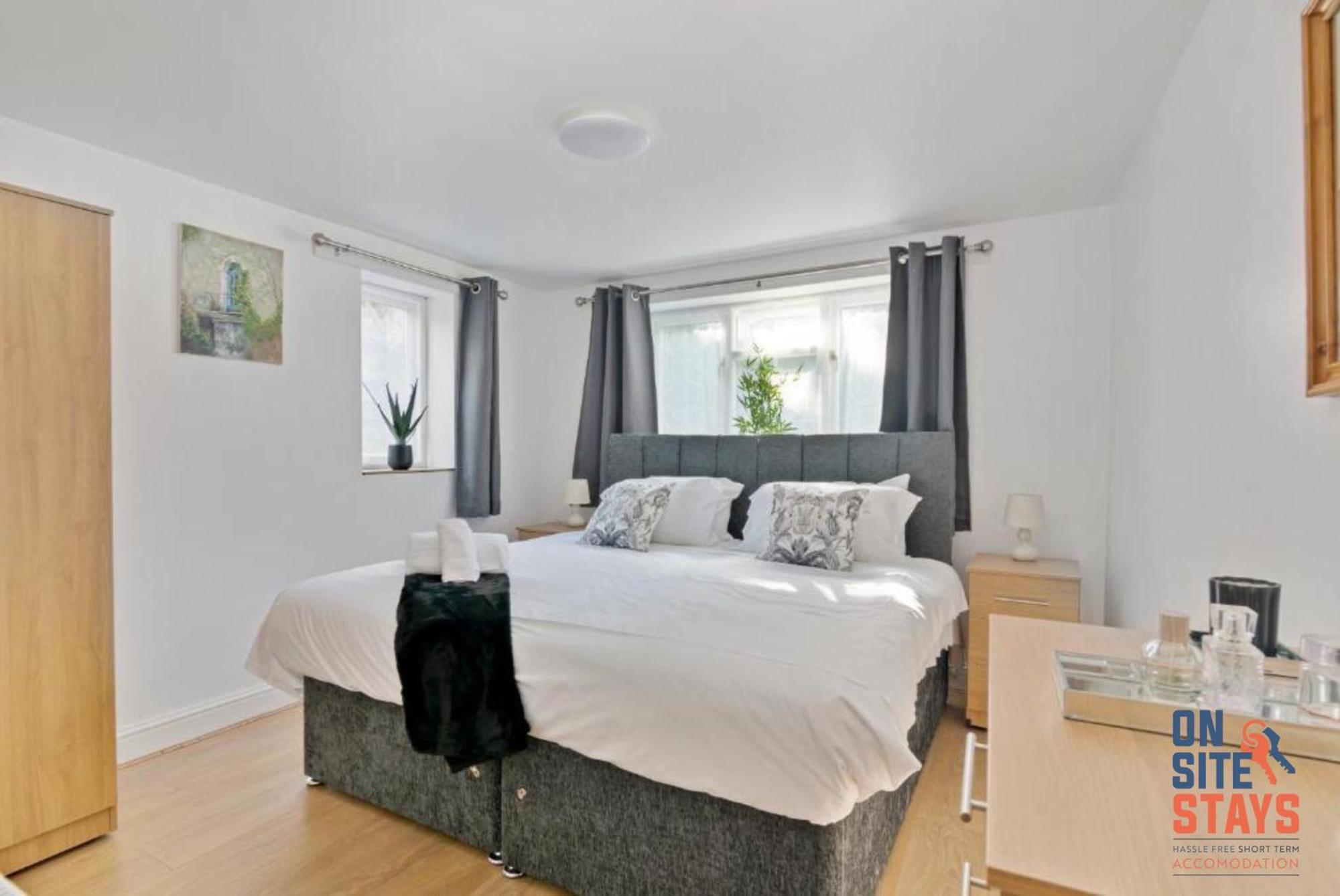 Onsitestays - Tranquil 2 Bedroom Apartment With Large Kitchen, Private Garden Near Wimbledon Station Londra Exterior foto